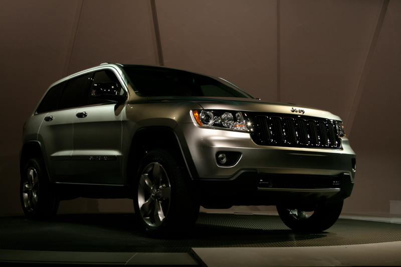 Illustration for article titled 2011 Jeep Grand Cherokee: Mercedes Chassis Meets Hemi Power